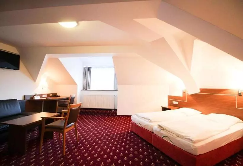 Standard Triple Room, Gasthof Obermeier
