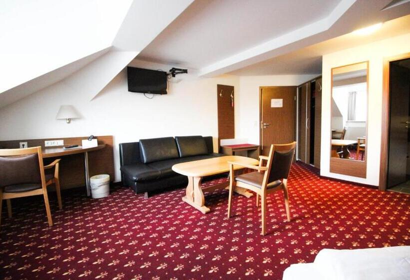 Standard Triple Room, Gasthof Obermeier