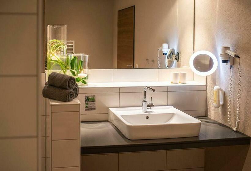 舒适型房间, Muller´s Land