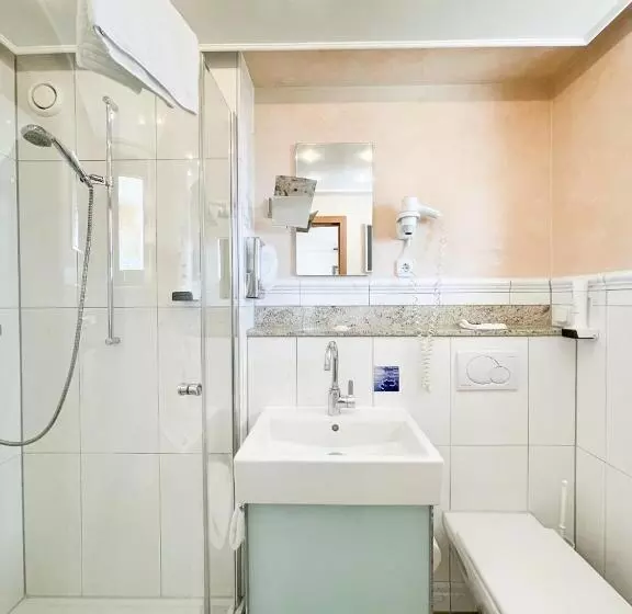 スタンダードシングルルーム, Yachthotel Chiemsee Gmbh