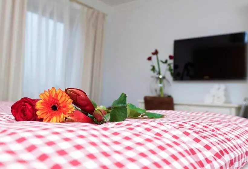 Perhehuone, Alpinhotel Inzeller