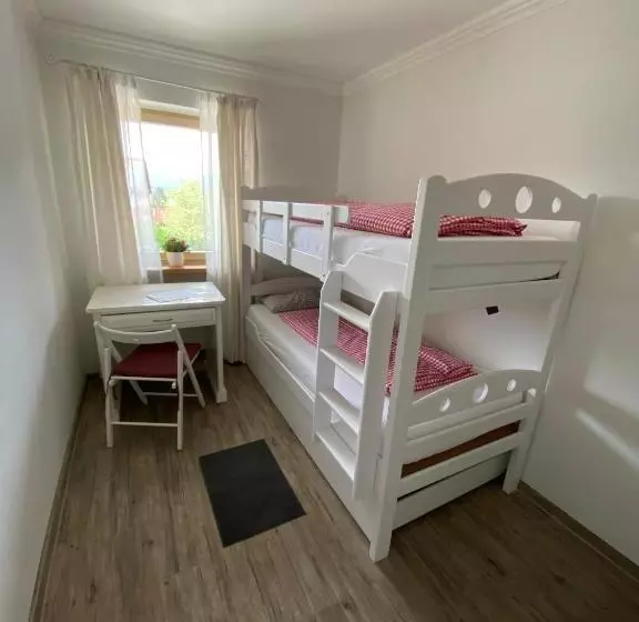 Perhehuone, Alpinhotel Inzeller