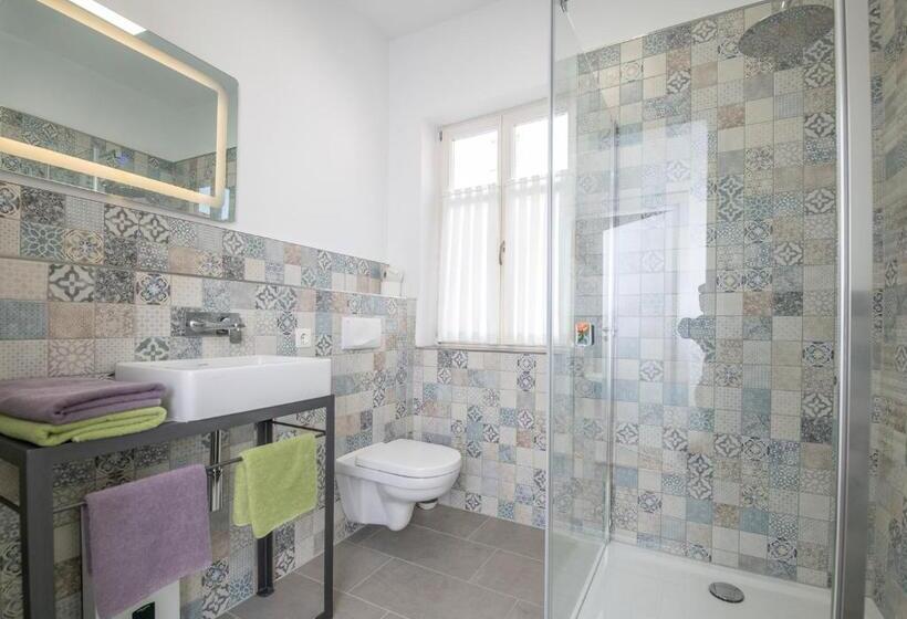 חדר סטנדרט יחיד, Pension Onkel Ernst