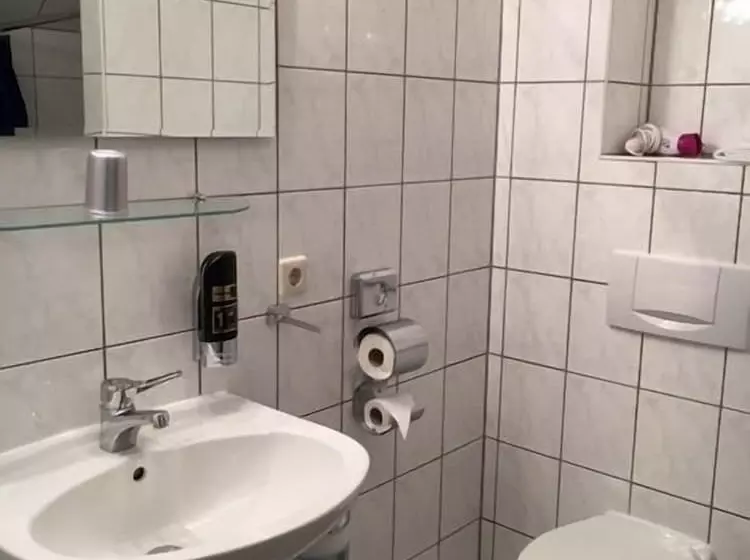Perhehuone, Erbenholz