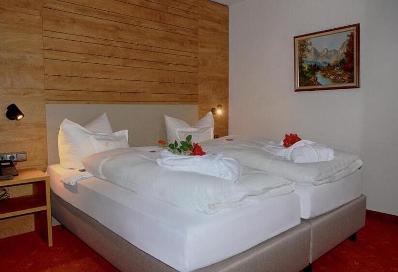 带阳台的三人标准间, Alpenhof