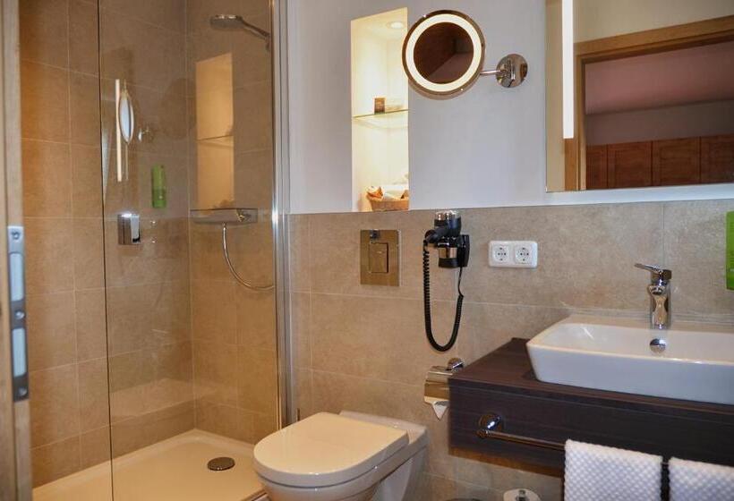 带阳台的三人标准间, Alpenhof