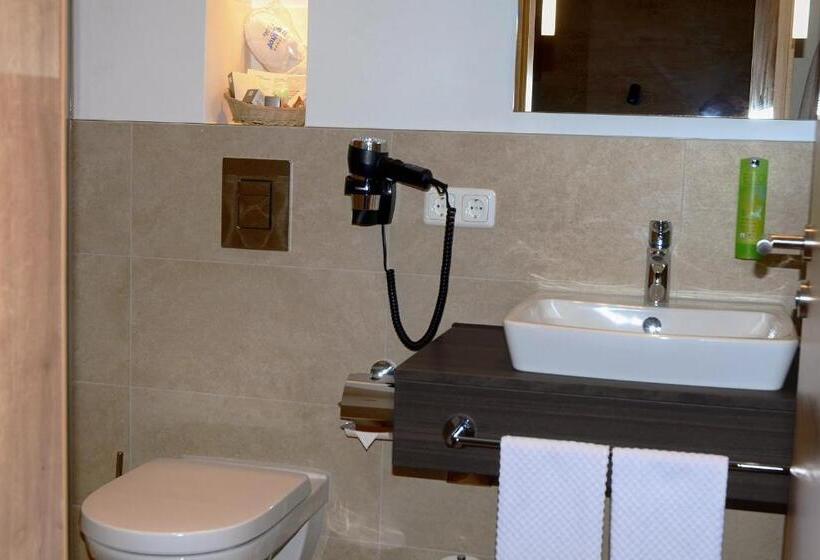 Quarto Triplo Estandar com Sacada, Alpenhof