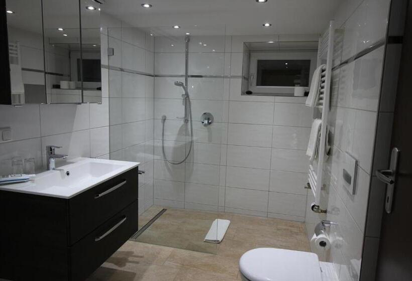 침실 3개 아파트, Alpinaros