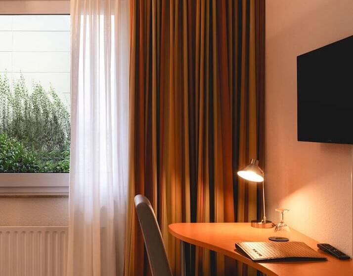 غرفة قياسية فردية, Astra