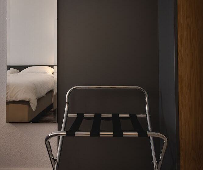 غرفة بيزنس, Astra