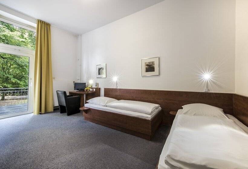 标准间, Cjd Bonn Castell