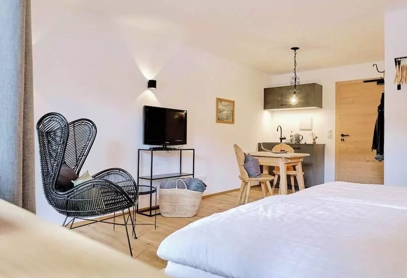 スタンダードスタジオ, Der Lederer Hof Boutique Apartments