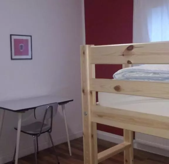 اتاق استاندارد, Hostel 45