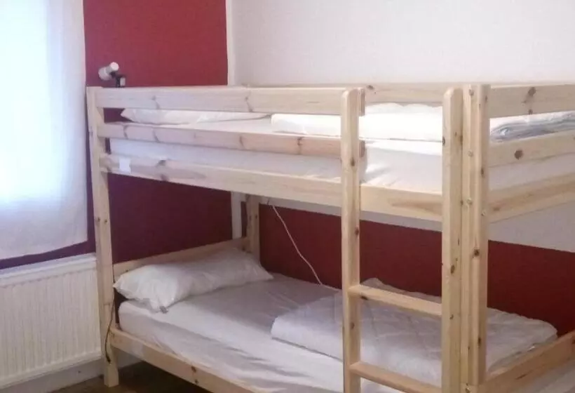 اتاق استاندارد, Hostel 45