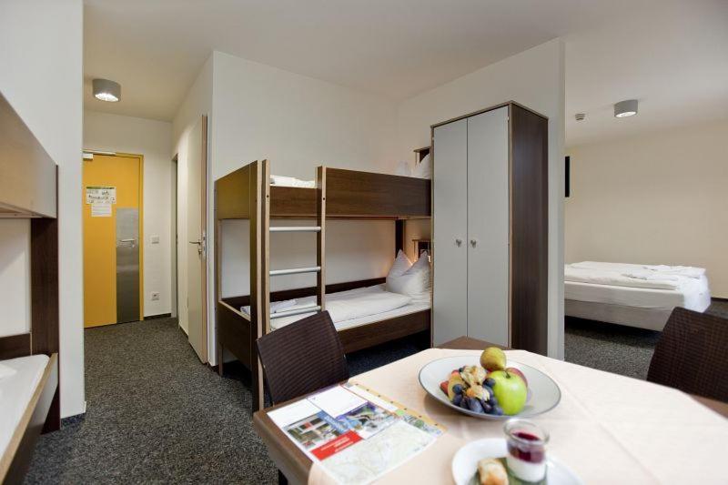 共用房间的床, Jugendherberge Düsseldorf