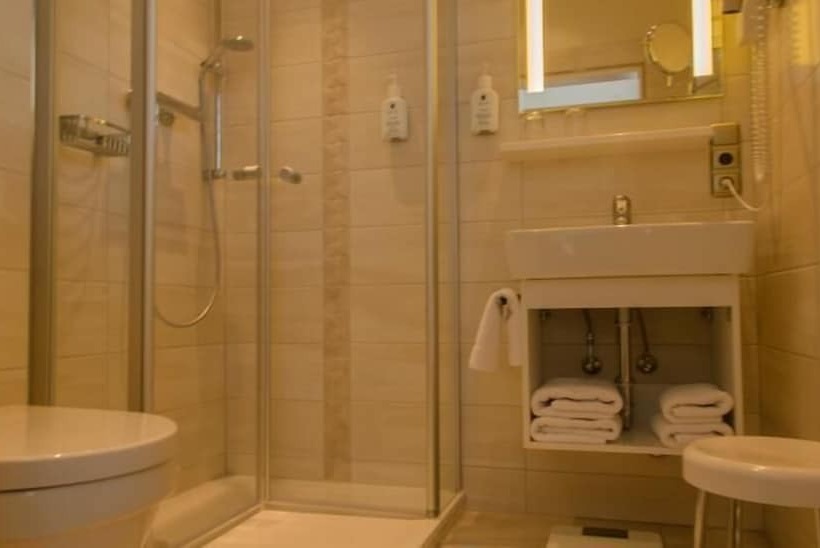 Comfort Yhden Hengen Huone, König Stuben