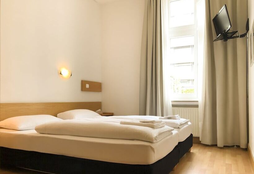 غرفة قياسية, Moon