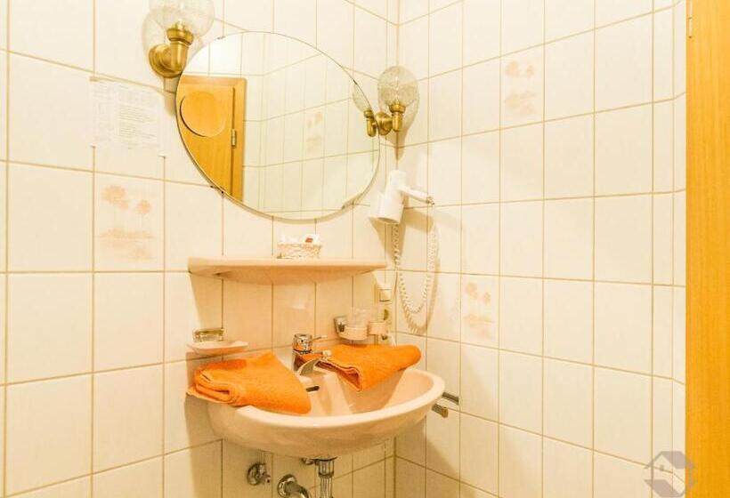 Номер Стандарт, Restaurant Alte Linde