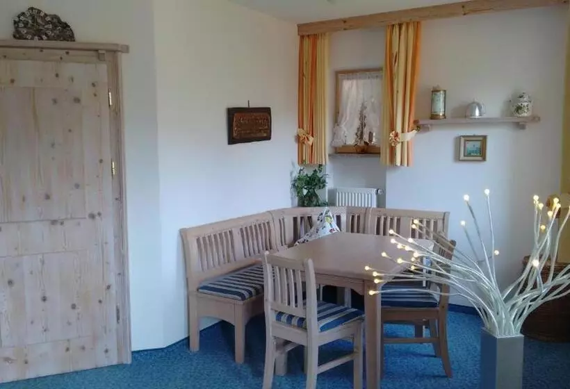 デラックススイート, Restaurant Neu Meran