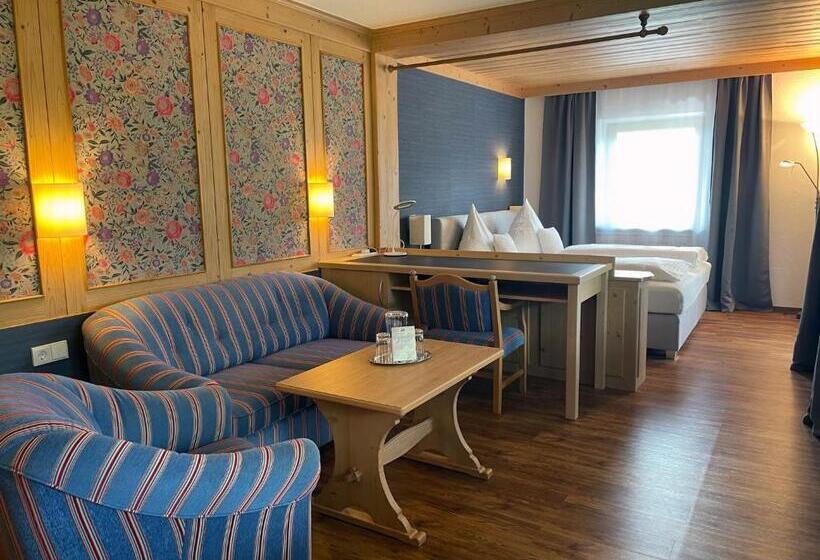 Deluxe Room Mountain View, Restaurant Neu Meran