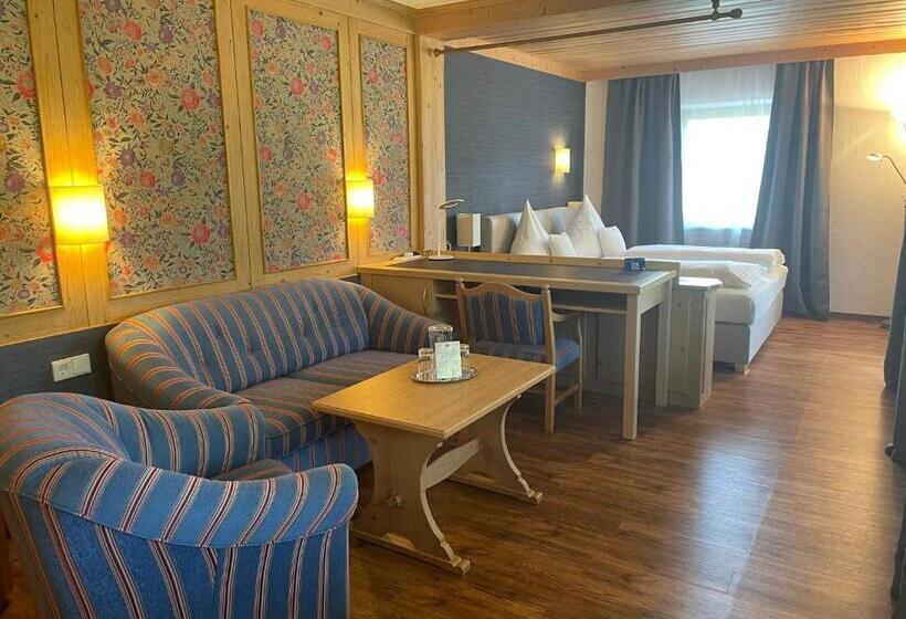 Deluxe Room Mountain View, Restaurant Neu Meran