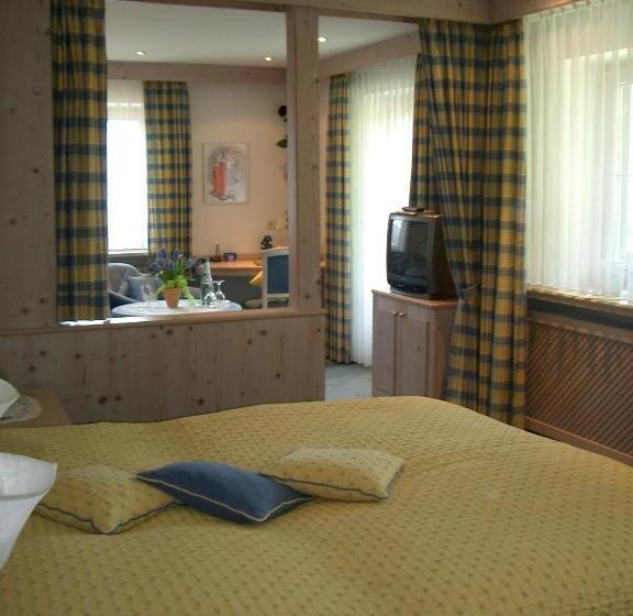 Deluxe Room Mountain View, Restaurant Neu Meran