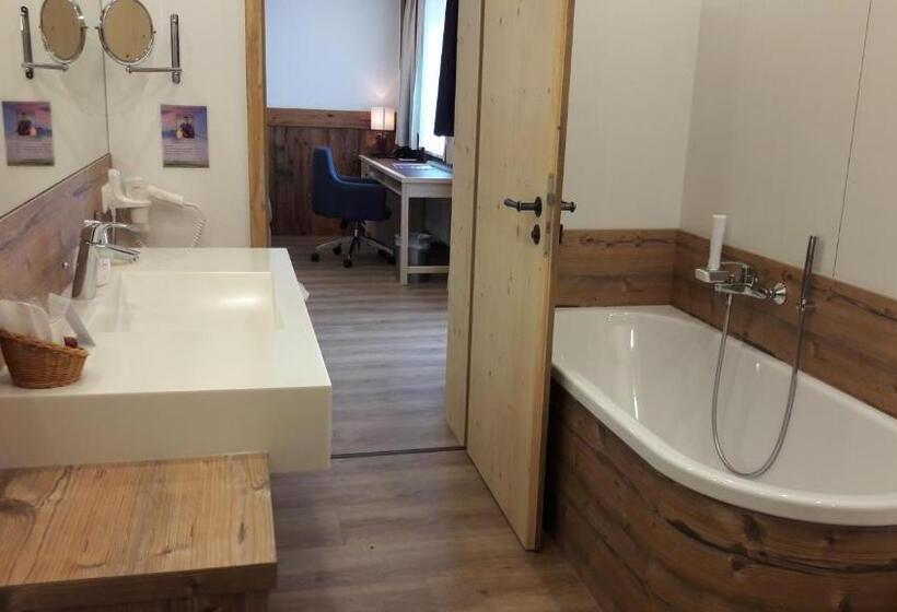 Basic Room, Restaurant Neu Meran
