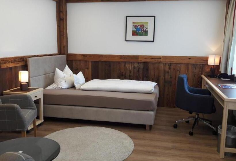 Basic Room, Restaurant Neu Meran
