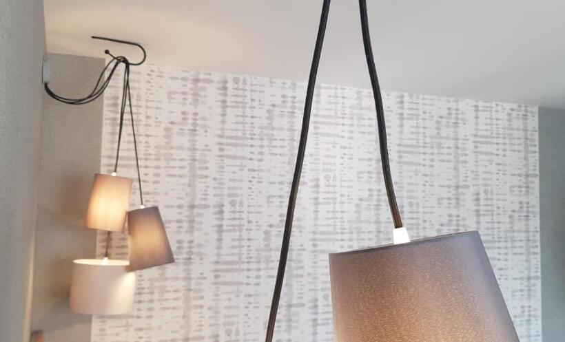 Ekonomiskt Enkelrum, Scholz