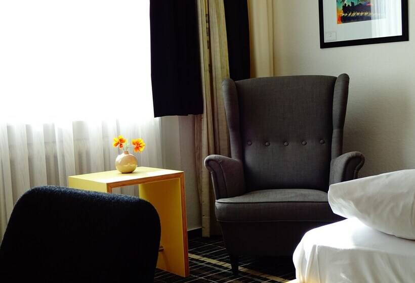 Ekonomiskt Enkelrum, Scholz