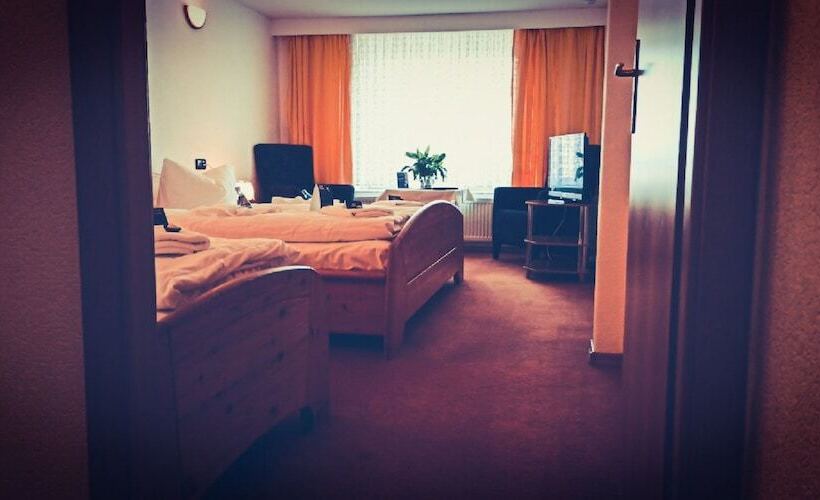 Номер Стандарт Трехместный, Schwarzes Ross Hotel & Restaurant Oberwiesenthal