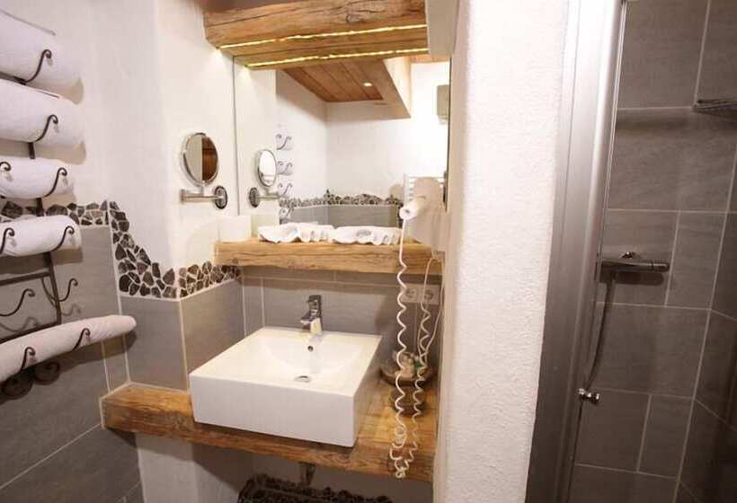 Quarto Estandar, Garni Eder