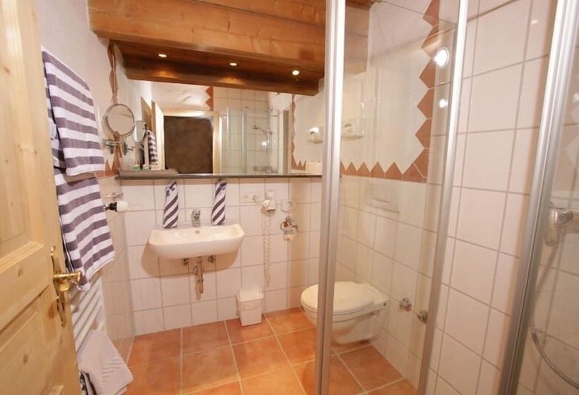 Quarto Estandar, Garni Eder