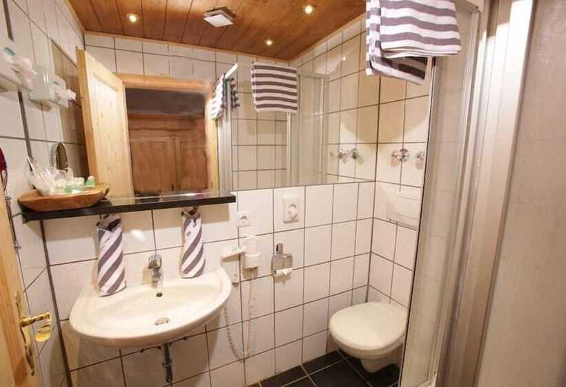 Quarto Estandar, Garni Eder