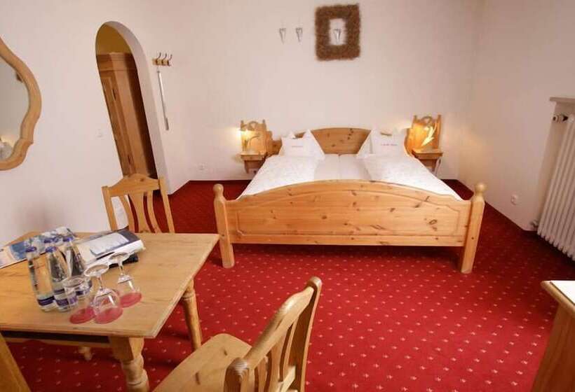 Quarto Estandar, Garni Eder