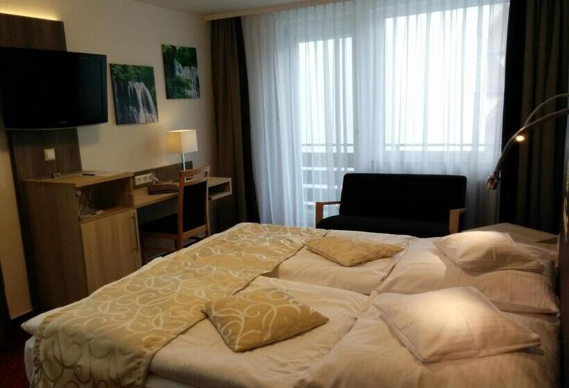 חדר סטנדרט עם מרפסת, Wellness Hotel Garni Krone