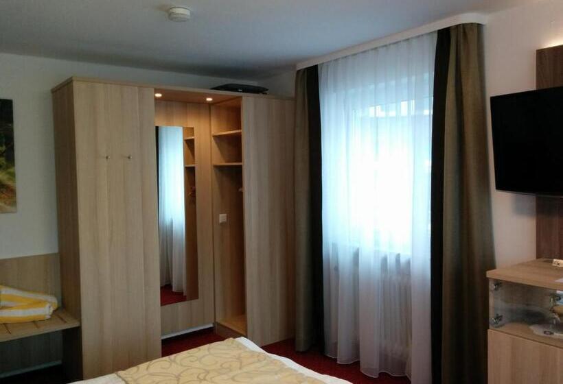 バルコニー付きスタンダードルーム, Wellness Hotel Garni Krone