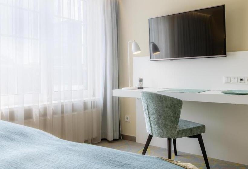 이코노미 룸, Das Vesper