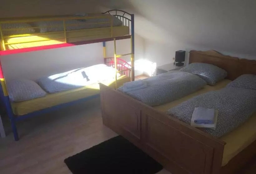 Standard Neljän Hengen Huone, Familie Hotel Kameleon