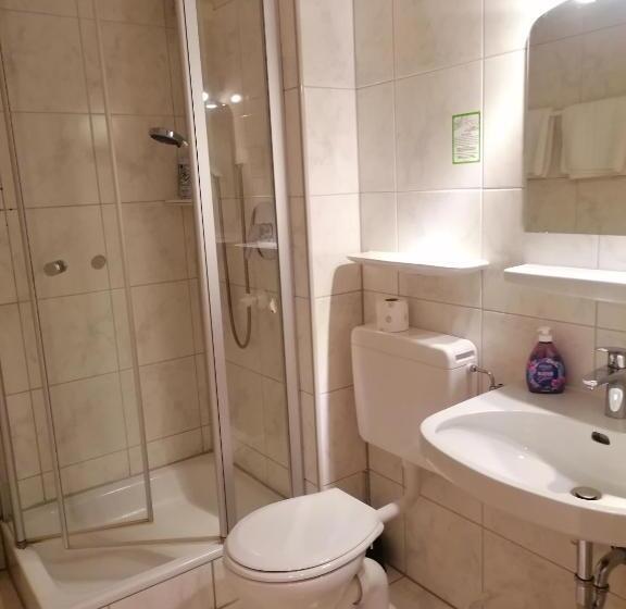 غرفة قياسية مزوَّدة بشُرفة, Restaurant Rebstock