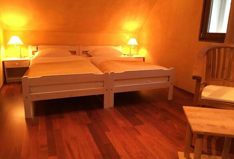 스탠다드 룸, Restaurant Steinkrug