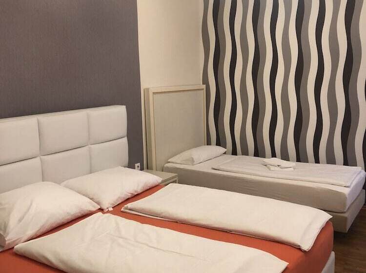 חדר סטנדרט לשלושה, Rheinischer Hof