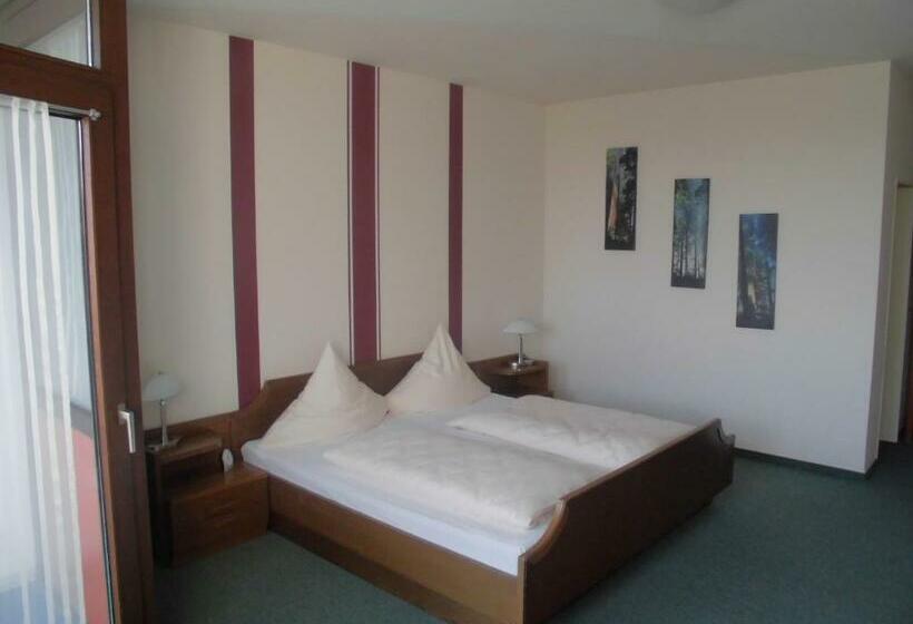 이코노미 룸, Roeb