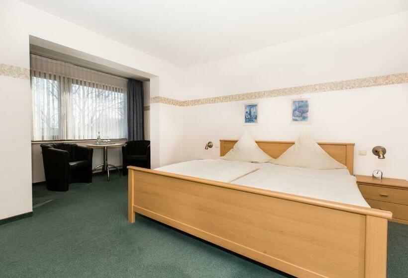 이코노미 룸, Roeb