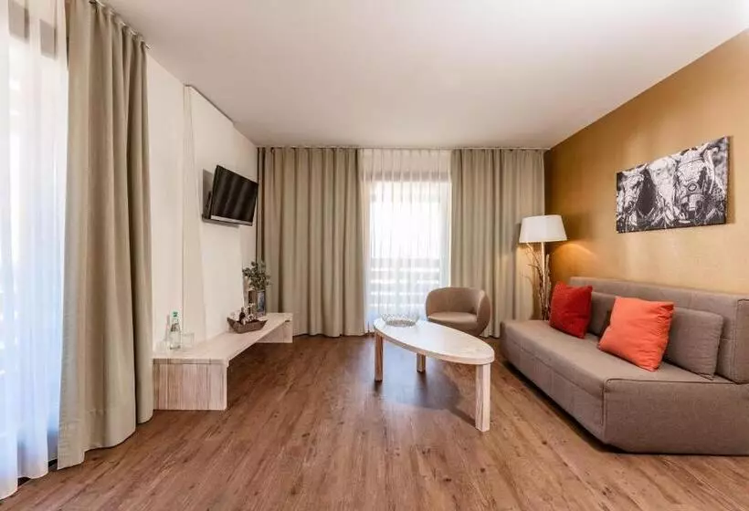 سوییت جونیور با بالکن, Villa Lago Garni