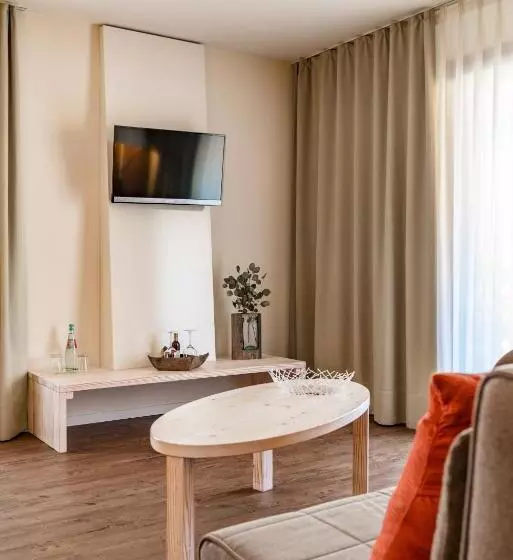 سوییت جونیور با بالکن, Villa Lago Garni