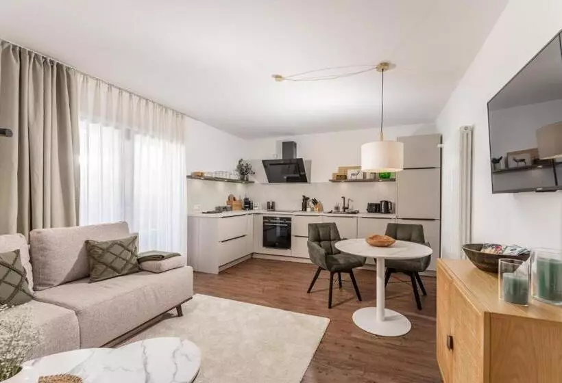 آپارتمان 1 خوابه با چشم‌انداز باغ, Villa Lago Garni