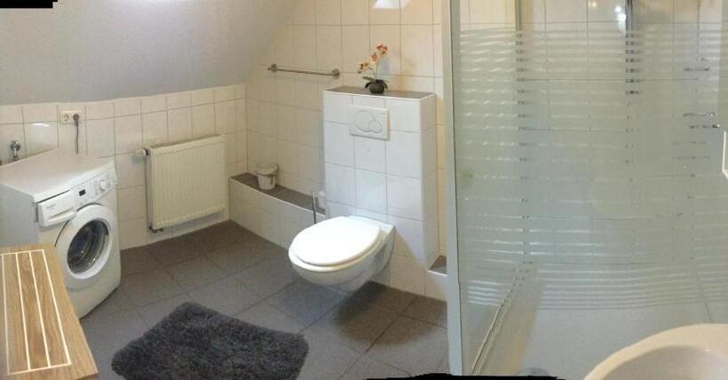 شقة غرفة واحدة, Zum Alten Schlagbaum