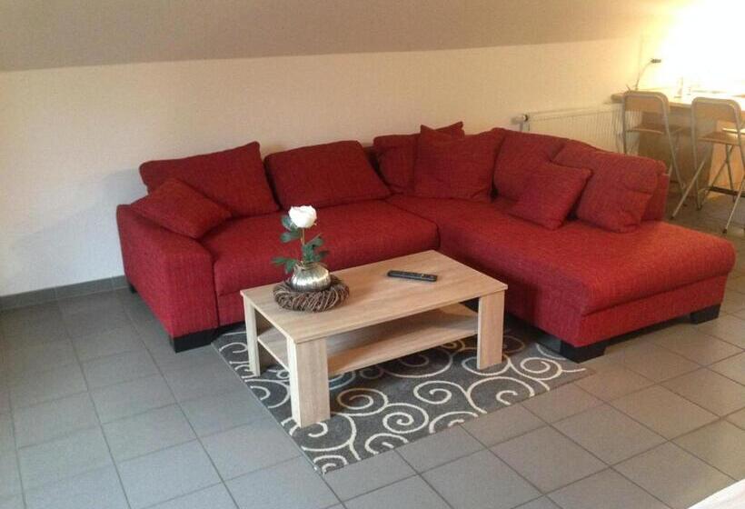 شقة غرفة واحدة, Zum Alten Schlagbaum