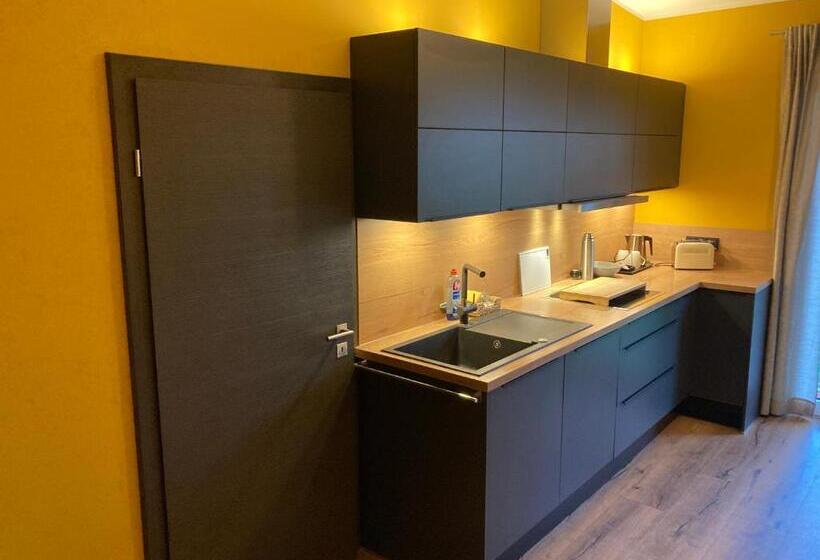 شقة غرفتين, Zum Alten Schlagbaum